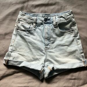 Light wash AE shorts